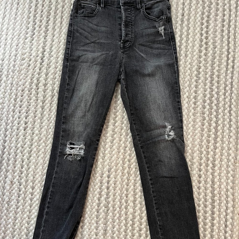 High waisted gray jeans with rips